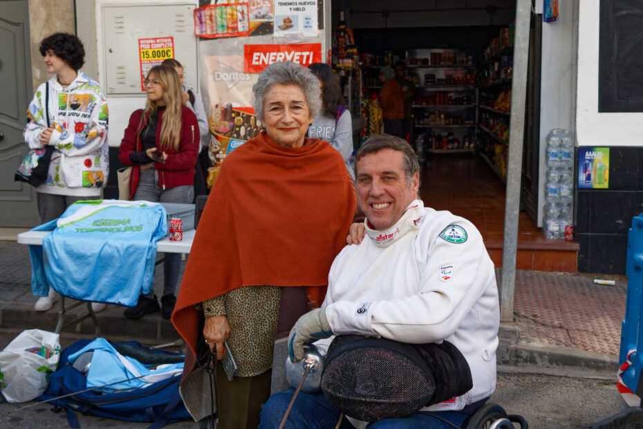 Mari Francis posando junto al Entrenador Paraolimpico Carlos Soler Márquez