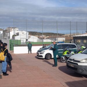 Guardia Civil realizando una explicación en el Opportunity Morning en Cañete la Real