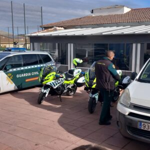 Guardia Civil preparando una explicación en el Opportunity Morning en Cañete la Real